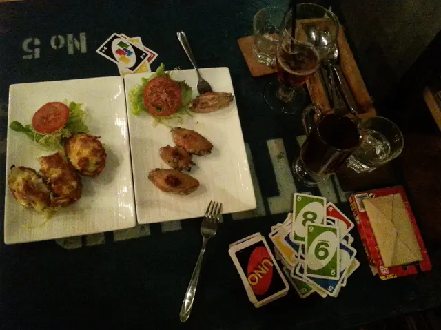 焗薯皮，香草雞翅