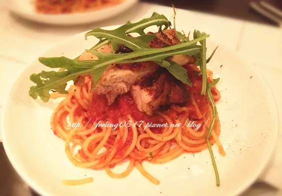 底部是滿滿的蕃茄肉~意大利麵的軟硬度也恰到好處