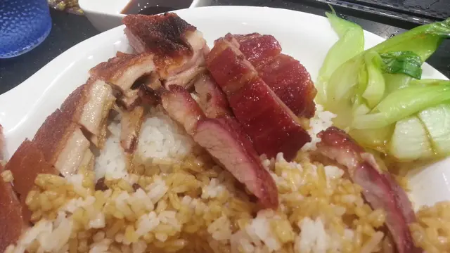 第一次食到半切叉燒, 同舊乳豬一樣咁薄..