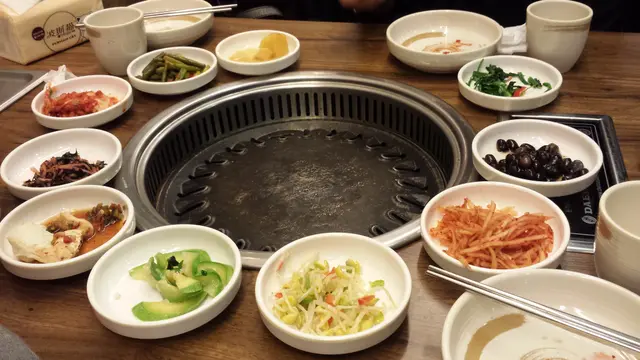 好多碟 全部超好食! Kimchi好入味 夠辣!