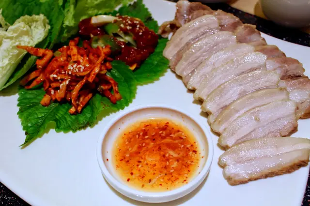 Sliced Pork Lettuce Wrap