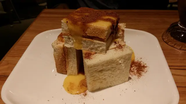 塊多士烘得好鬆脆，又無燶到，加埋媡奶真係一流，可惜美祿的味不是很突出