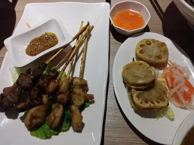 串燒(豬肉+雞肉)、蓮藕餅