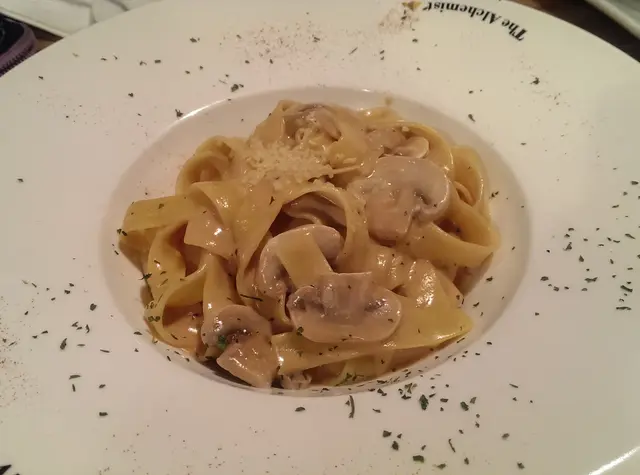 法式奶油磨菇闊條麵