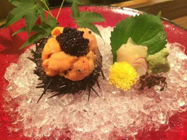 海膽鱈場蟹腳刺身