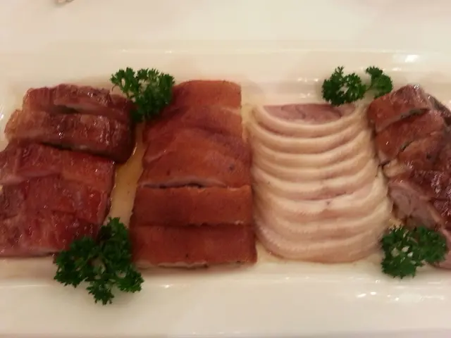 乳豬燒味拼盤 $288