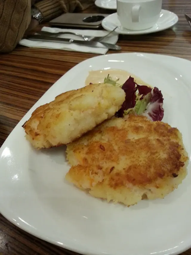 香煎海鮮餅伴菜沙律