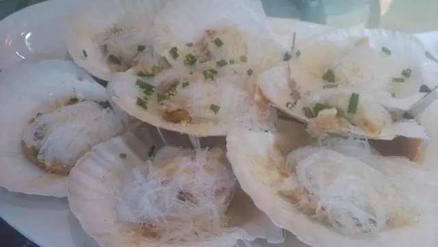 元貝, 特別是裙邊都有點硬.....明顯是過了火......