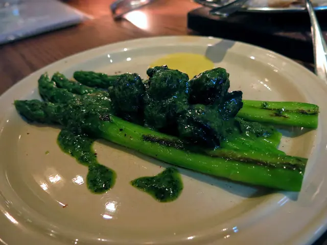 田螺、露筍配香草牛油