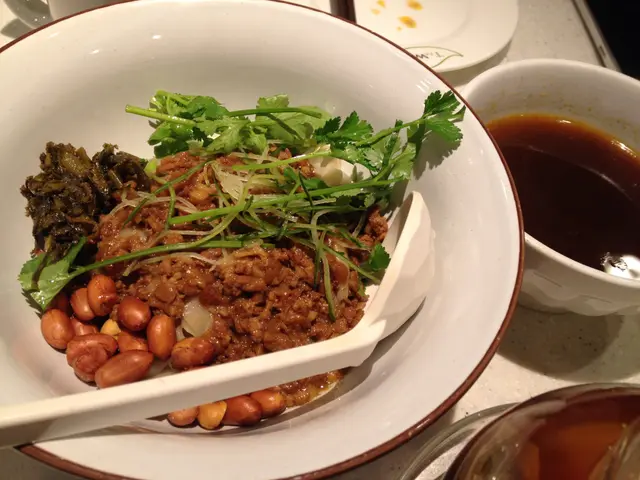 肉燥的味道濃度適中，麵質口感很好，軟硬粗幼適中，湯和麵分上，湯底味道也不錯。值得一試﹗