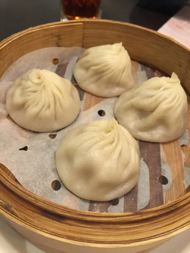熱辣辣的小籠包，肚餓的時候吃真的很棒!