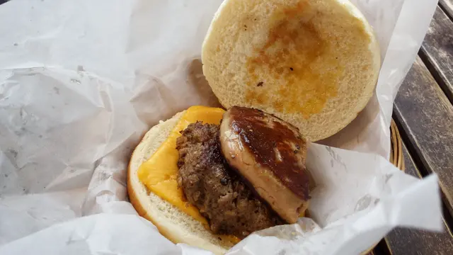 鵝肝芝士牛肉漢堡