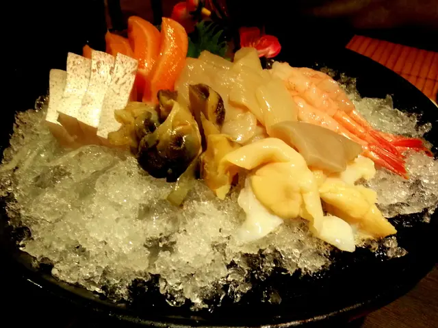 油甘魚、三文魚、海螺、象拔蚌、馬刀貝及甜蝦