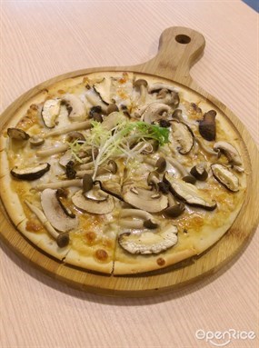 黑松露香菇 Pizza - 天水圍的La Kaffa