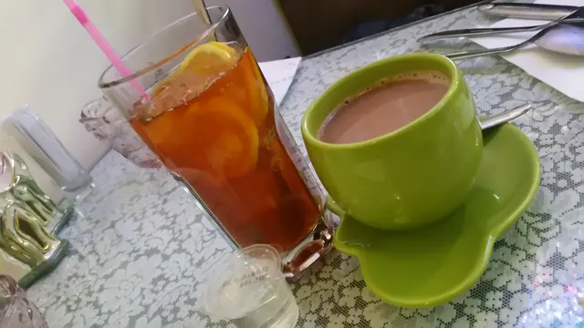 檸檬茶，朱古力奶