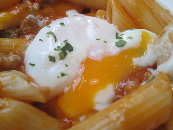 蛋黃汁緩緩流出