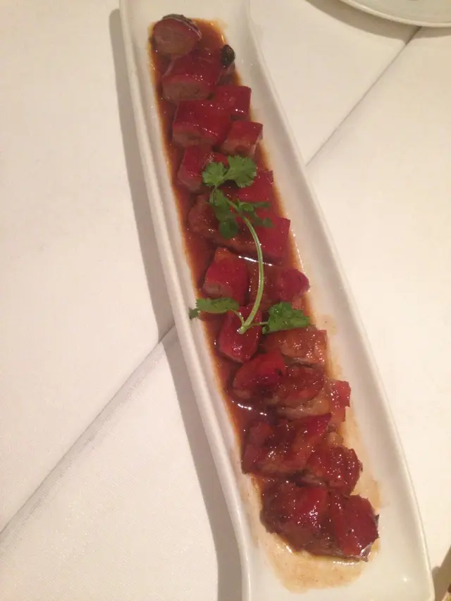 以白色碟子奉上,外表顯貴