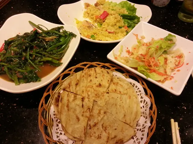 泰式鳳爪 菠蘿炒飯 通菜 薄餅