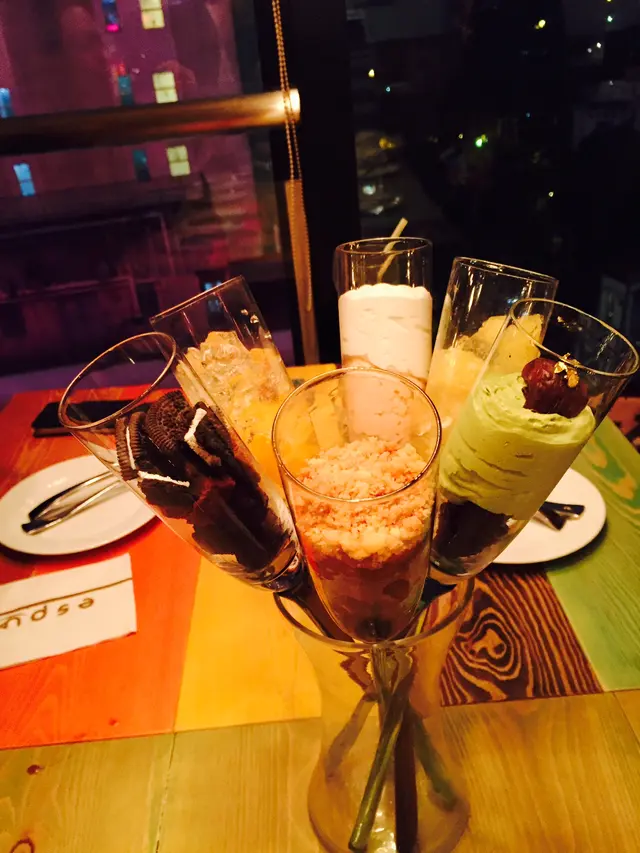 6 款, 賣相不錯喔~ detail 請看甜品menu