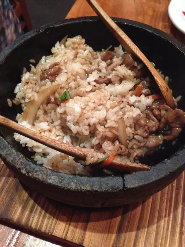 薑絲豚肉石頭鍋飯