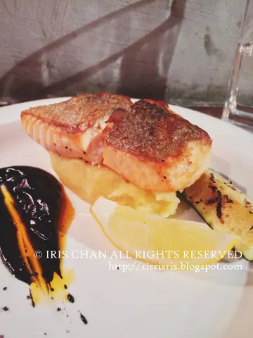 Lunch set - pan-fried salmon