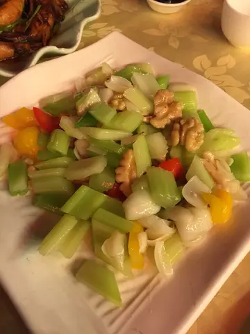 合桃炒西芹