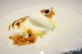 Dessert- Lemon tart with merengue foam and vanilla - 中環的Vasco Spanish Fine Dining