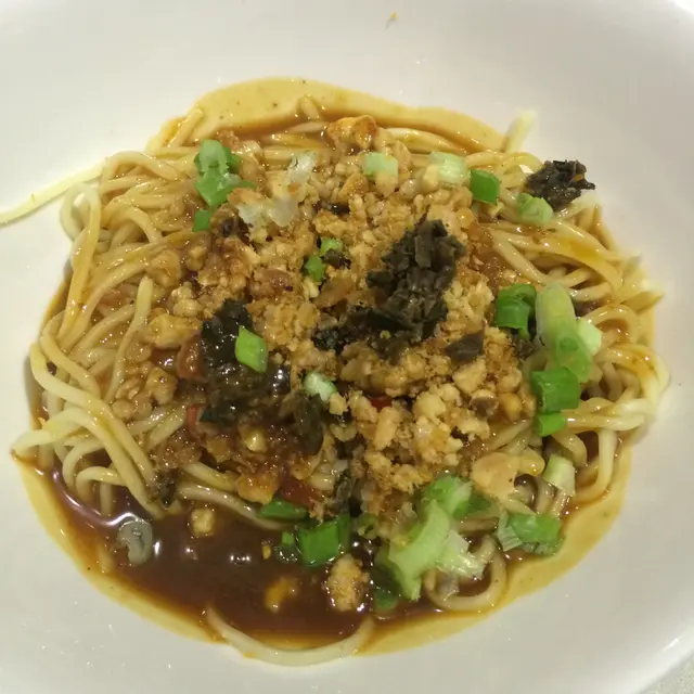 之後追加的擔擔麵，少少麻辣好好味.