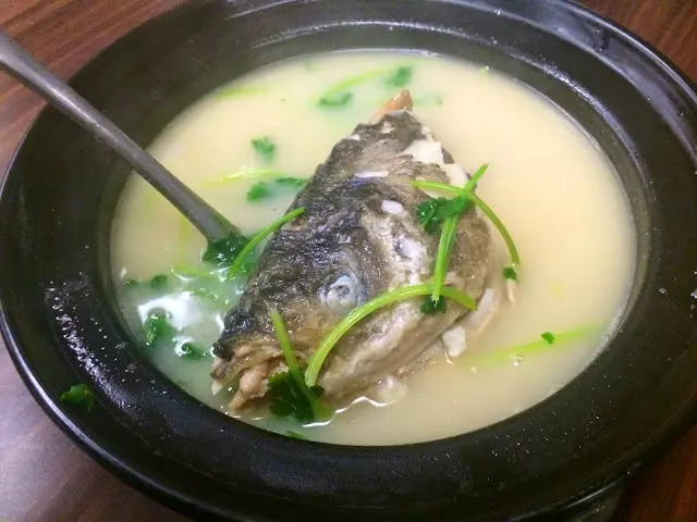 砂锅大鱼头豆腐汤 $155