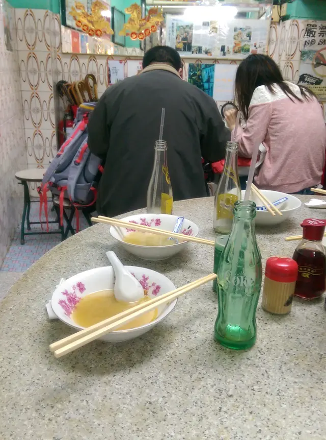 店內全是圓枱