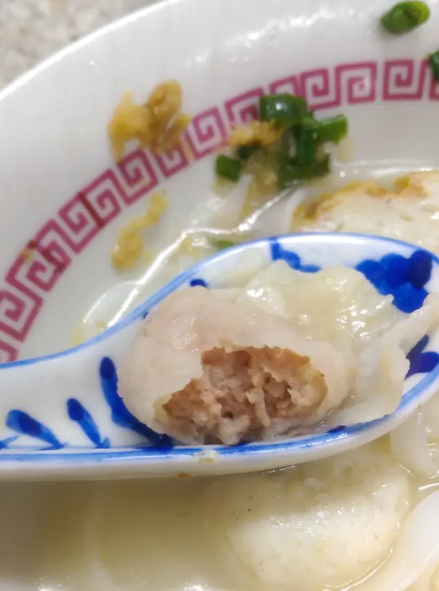 魚皮薄而煙韌,豬肉餡鮮美!