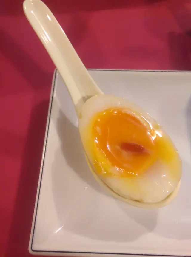 輕帶酒香及酒味，蛋黃流心軟滑