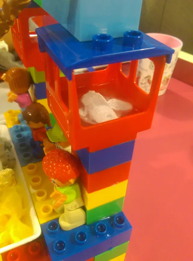 乾冰噴出白煙營造夢幻氣氛！