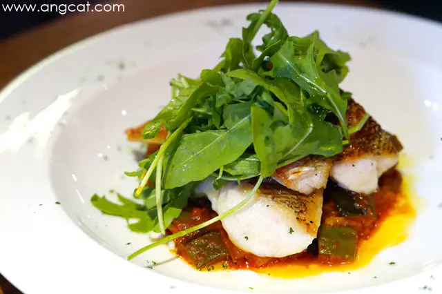 香煎鱸魚西西里蕃茄慢燉蔬菜