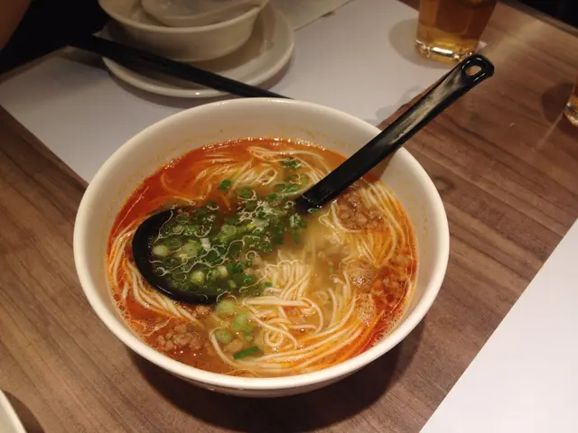 婆婆擔擔麵唔夠熱唔辣無麻醬香味