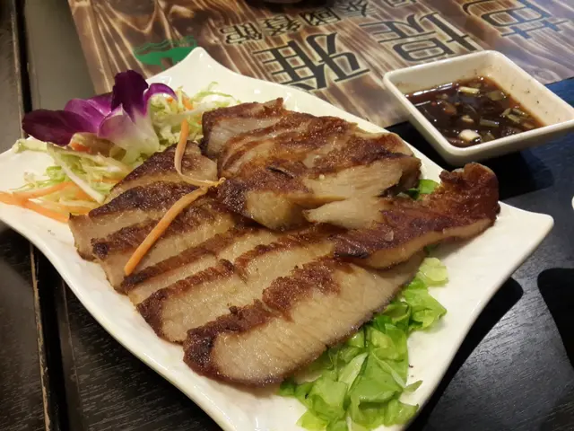 豬頸肉，還可以。不夠香