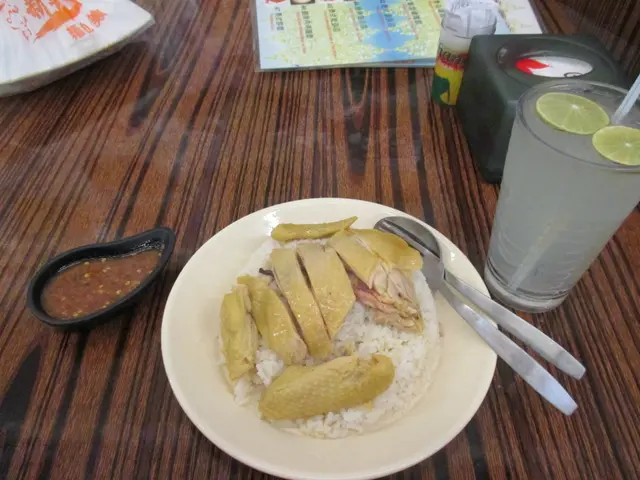 食得出隻雞係用水煮出黎。隻雞肉質好嫩。