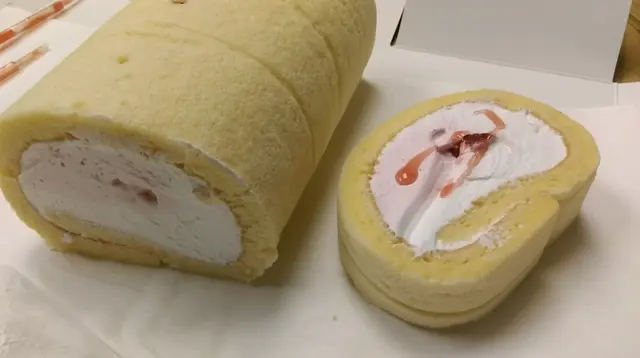 草莓王流心鮮乳卷