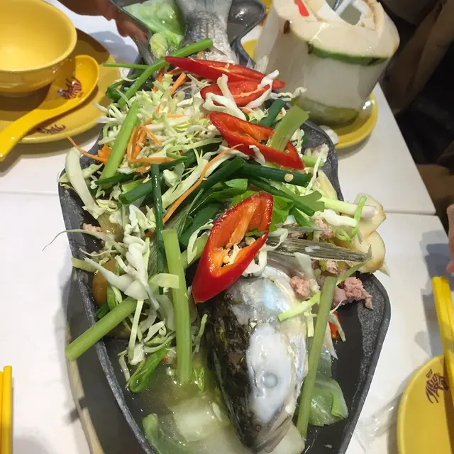 我最主要都係食佢魚下面D菜同個湯，酸酸地幾開胃