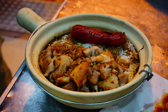 滑雞臘腸煲仔飯