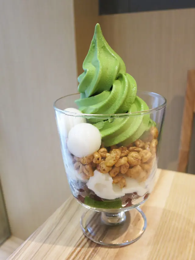 整個聖代層次分明