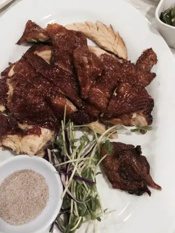 皮不夠脆、有點過火老了，雞肉質靚，賣相0K