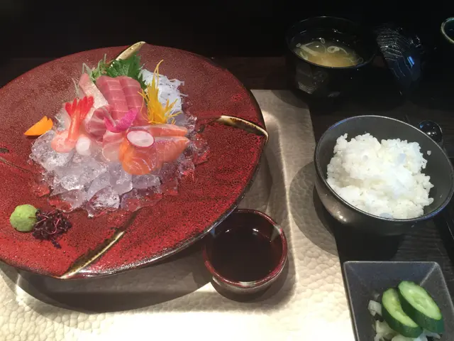 海老味噌湯、新潟越光米飯