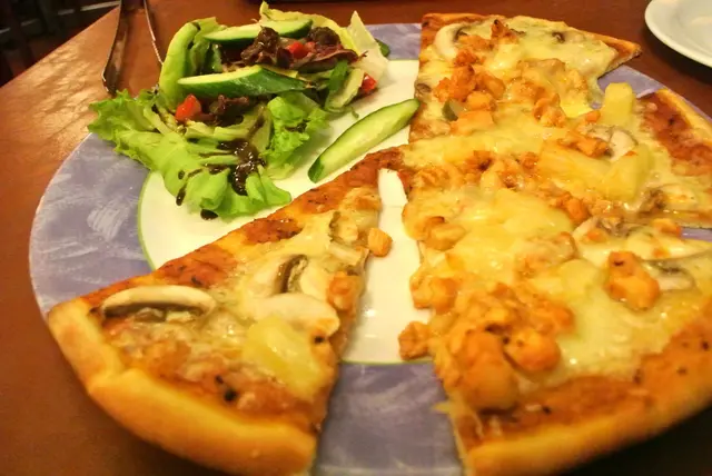 磨菇菠蘿芝士薄餅