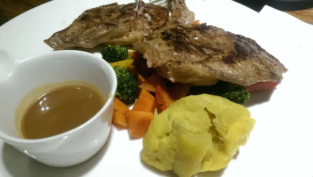 肉眼好過西冷少少，不過都係好失望，蕃薯蓉不錯