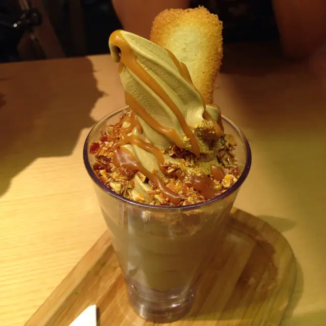 比抹茶口味甜品更出色，這款甜品底層有咖啡果凍是驚喜位~