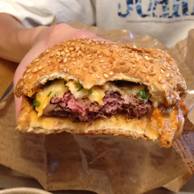 墨西哥醬汁帶點微辣，開胃又好味，亮點係脆脆既 bacon