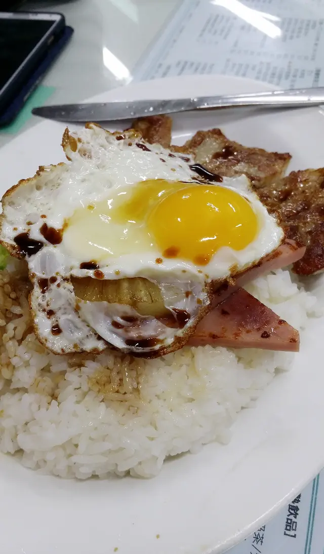 沙丹豬扒飯配豉油汁