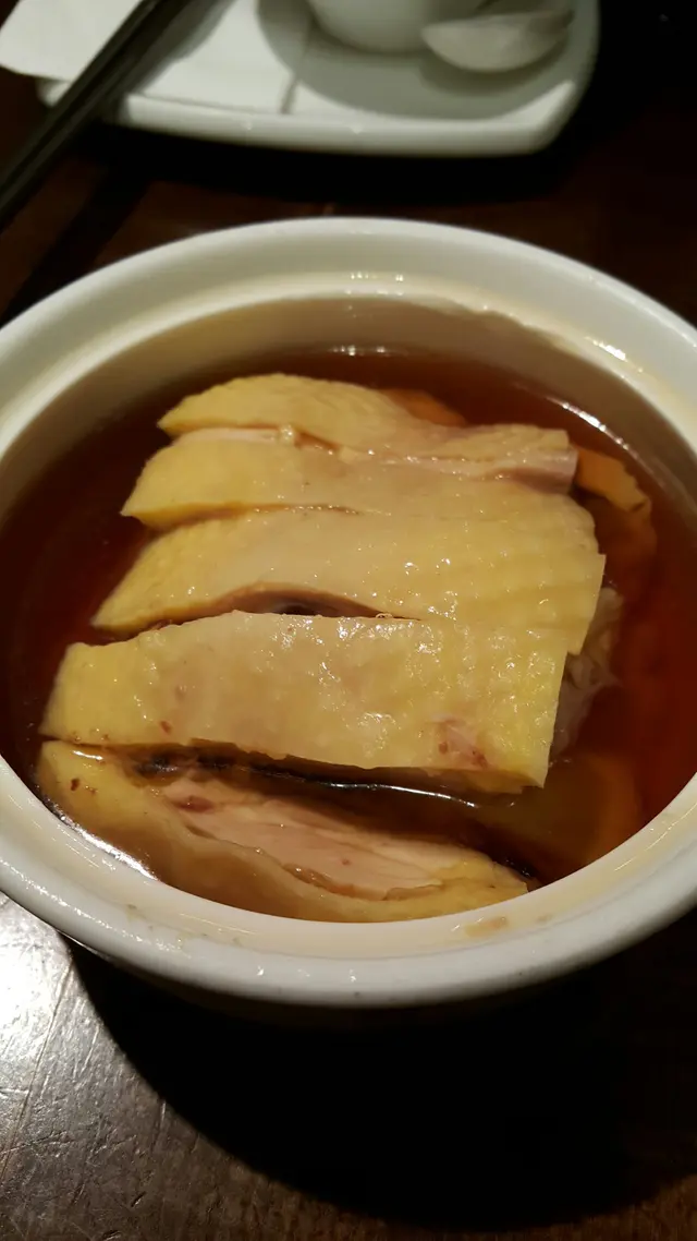 酒味不如「八喜」，批量產雞肉太厚，失敗。真係一味糟糕了嘅雞。