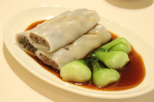 黑木耳牛肉腸粉 (Steamed Rice Rolls with Minced Beef, Tangerine Peel and Black Fungus)